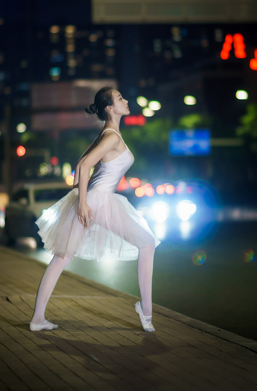 关键足球前锋受伤或影响接下赛季走势,足球中的前锋是什么意思